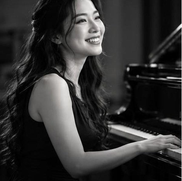 Cô Minh Anh - Piano