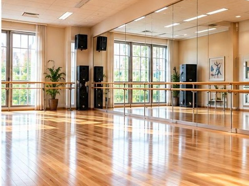 Không gian vận động và biểu diễn