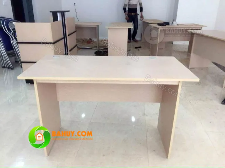 bàn-làm-việc-1m2-768x575