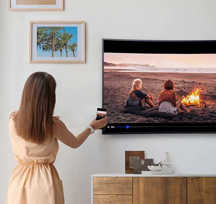 Samsung Smart TV cong Crystal UHD 4K TU8300