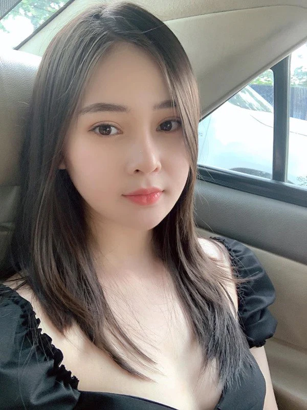xinh-dep-lai-co-minh-day-cung-nguc-day-hotgirl-len-hinh-ben-bo-ma-bi-don-cap-dai-gia-19f-4981007