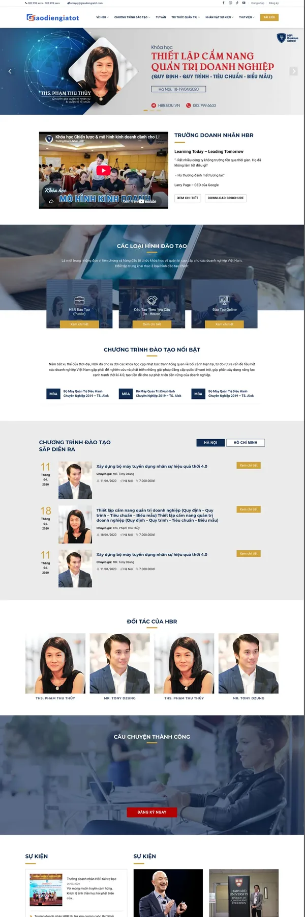 Màn hình đầu mẫu website trường doanh nhân với menu chương trình đào tạo