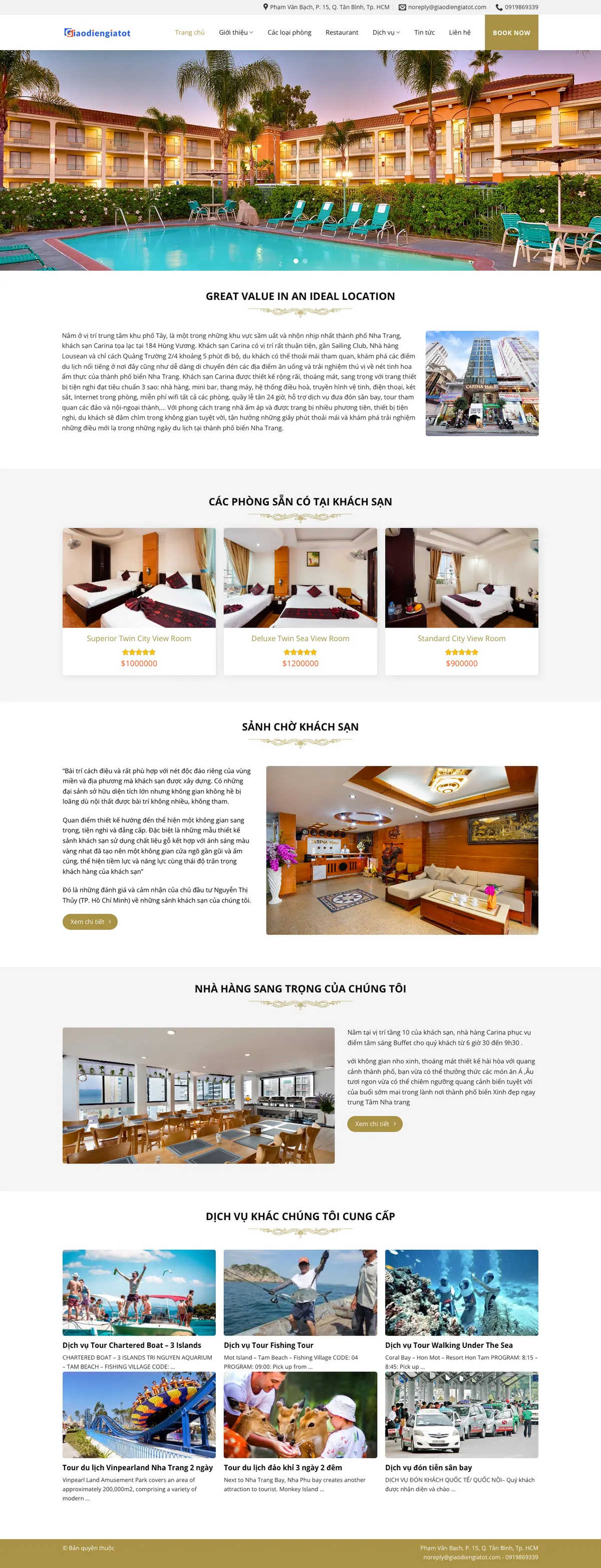 Màn hình đầu mẫu website khách sạn biển với slider hồ bơi và menu Book now