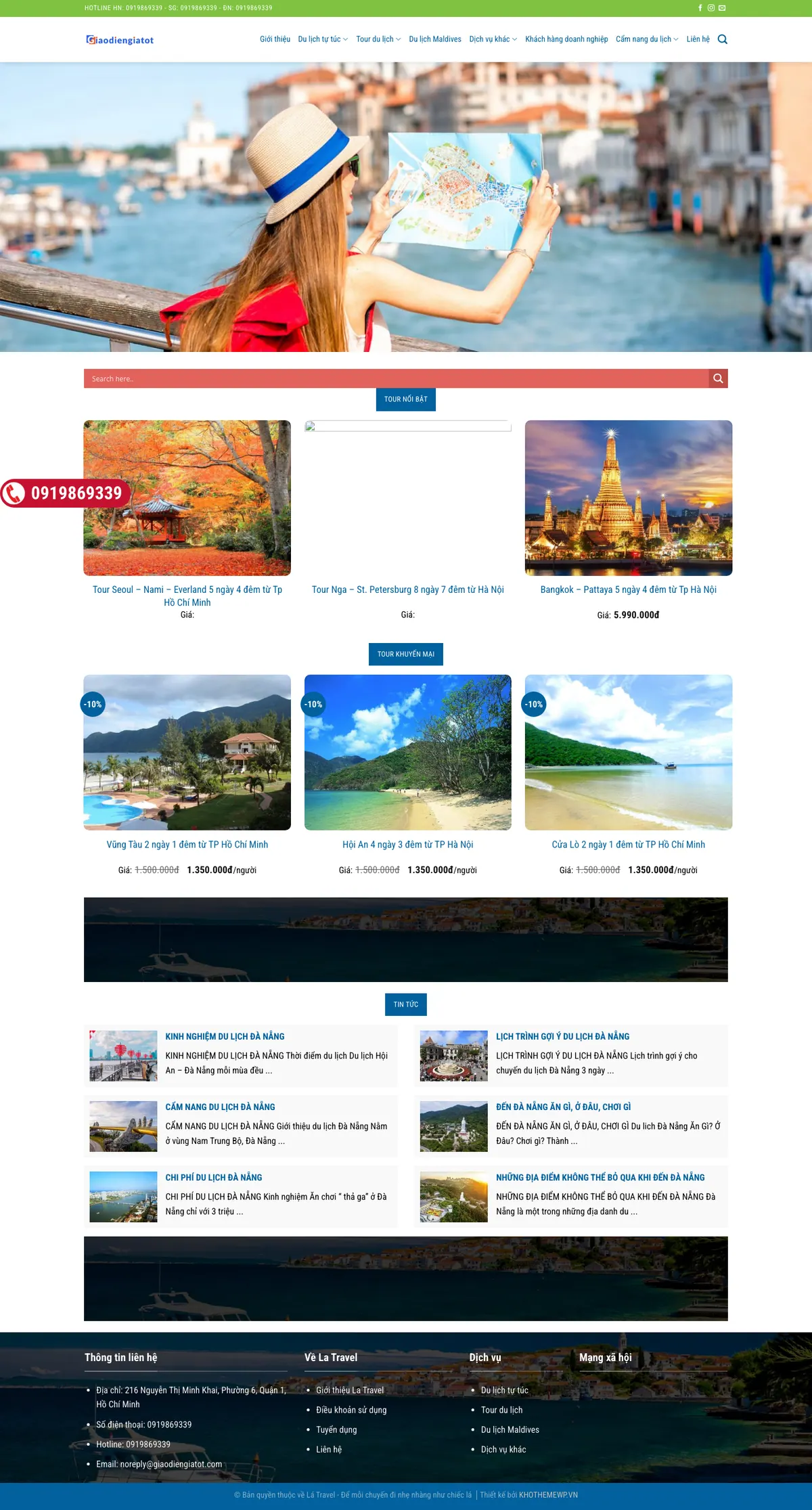 Màn hình đầu mẫu website công ty du lịch với banner du khách cầm bản đồ