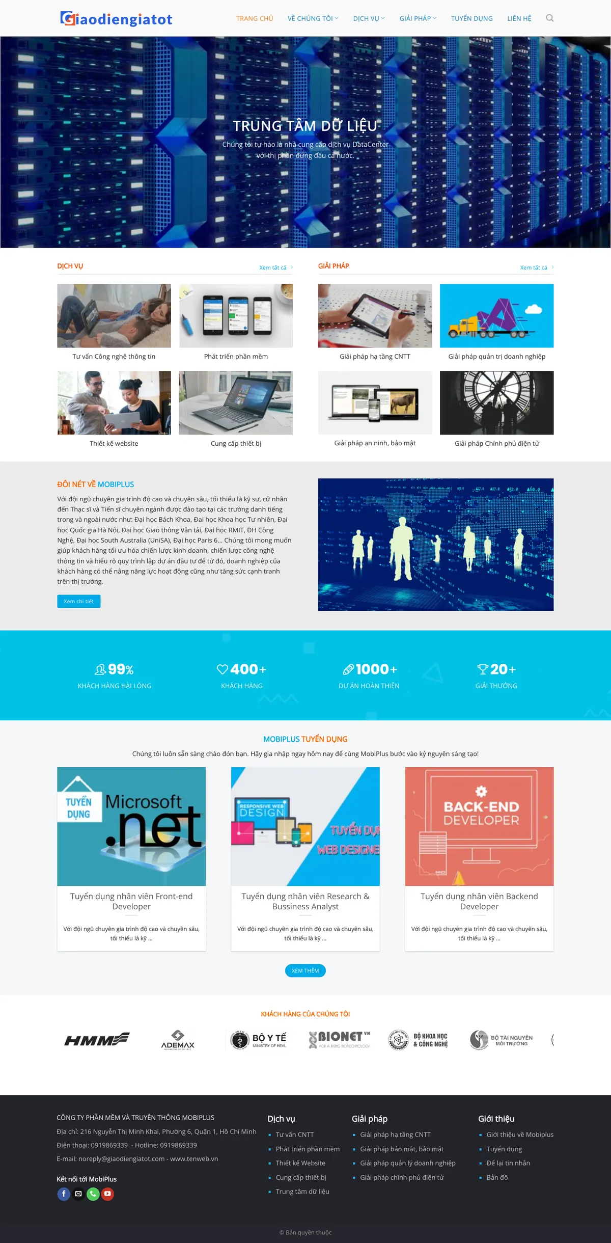 Màn hình đầu mẫu website công ty công nghệ thông tin với banner trung tâm dữ liệu